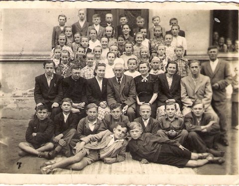 - hist_gp_uczniowei_rok_1950_m.jpg  - hist_gp_uczniowei_rok_1950_m.jpg